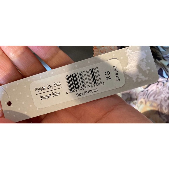 NWT DE Collection Parade Day Shark Hem Skirt Size XS Bouquet Billow MSRP $34.99 - Picture 4 of 7